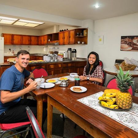 Hostal La Pinta Bogotá Exteriör bild