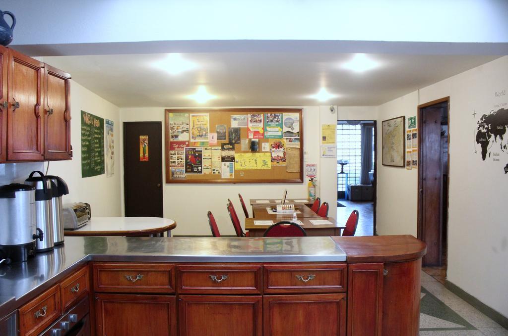 Hostal La Pinta Bogotá Exteriör bild
