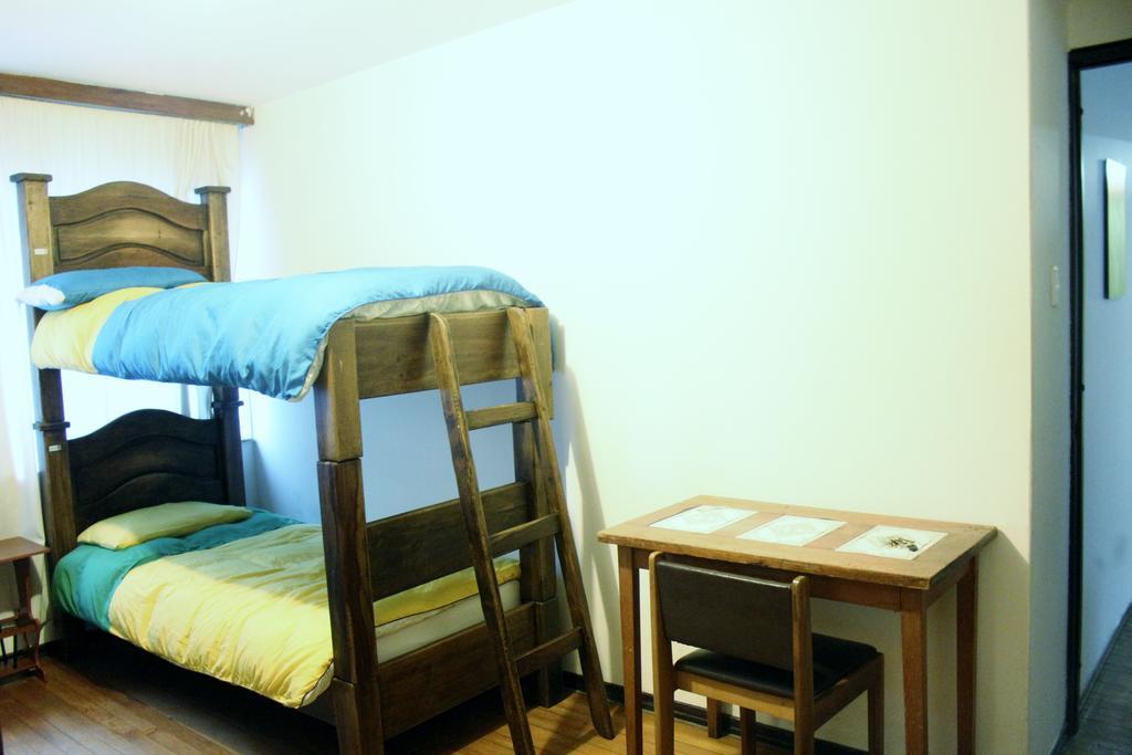Hostal La Pinta Bogotá Exteriör bild