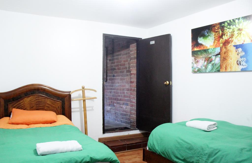 Hostal La Pinta Bogotá Exteriör bild