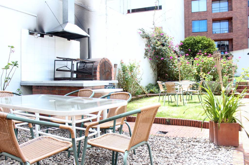 Hostal La Pinta Bogotá Exteriör bild
