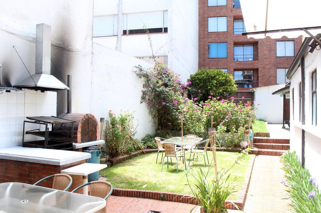Hostal La Pinta Bogotá Exteriör bild