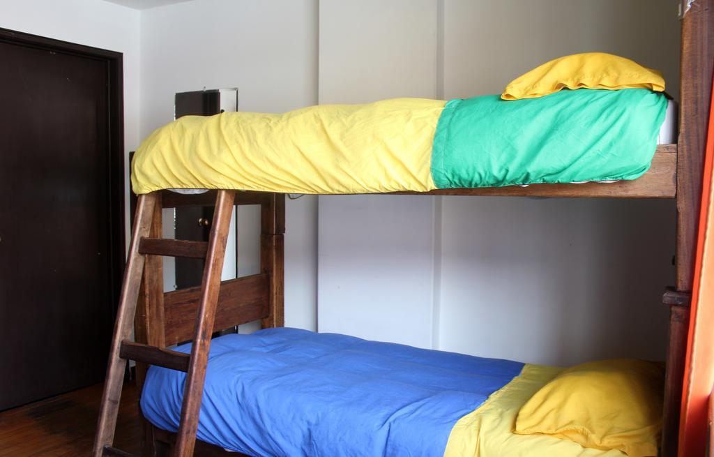 Hostal La Pinta Bogotá Exteriör bild