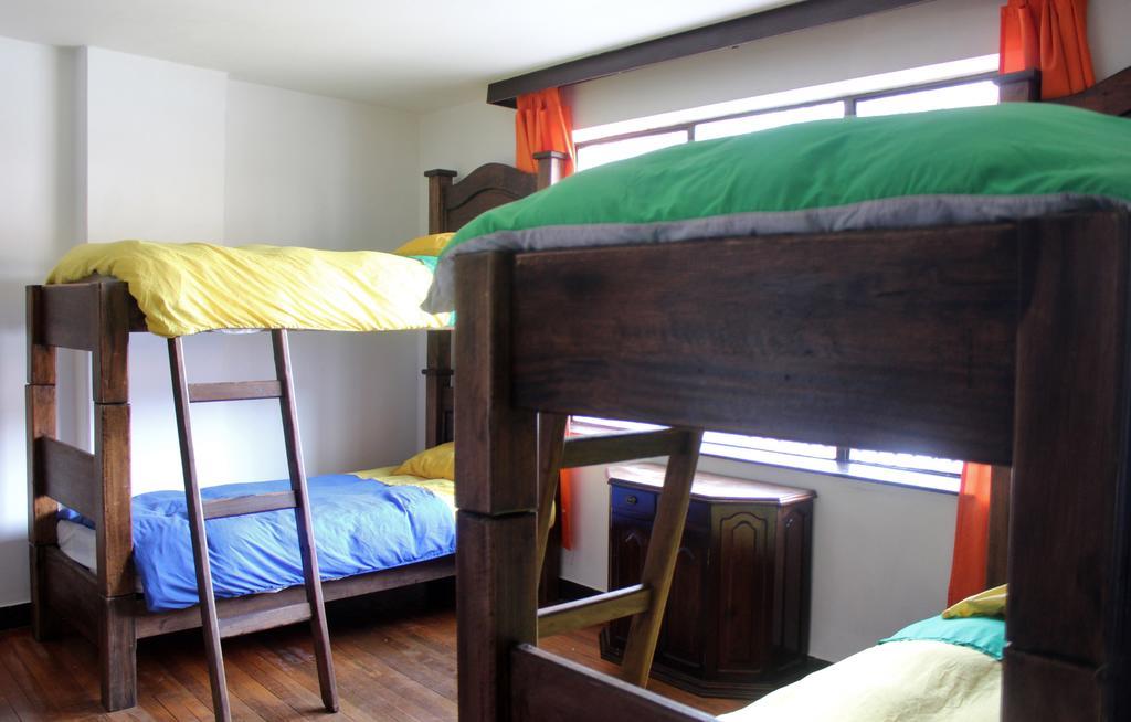 Hostal La Pinta Bogotá Exteriör bild