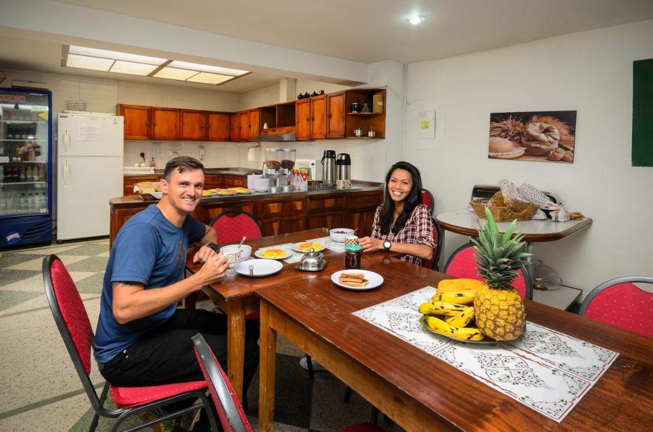 Hostal La Pinta Bogotá Exteriör bild