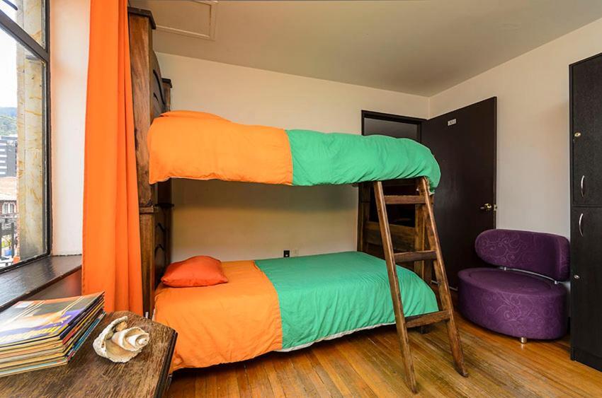 Hostal La Pinta Bogotá Exteriör bild