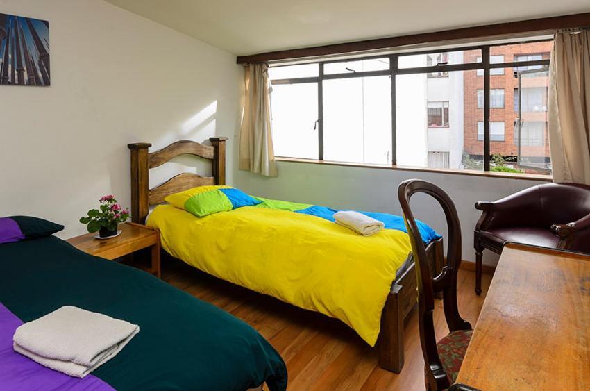 Hostal La Pinta Bogotá Exteriör bild