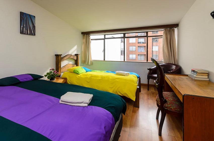 Hostal La Pinta Bogotá Exteriör bild