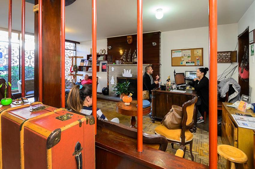 Hostal La Pinta Bogotá Exteriör bild
