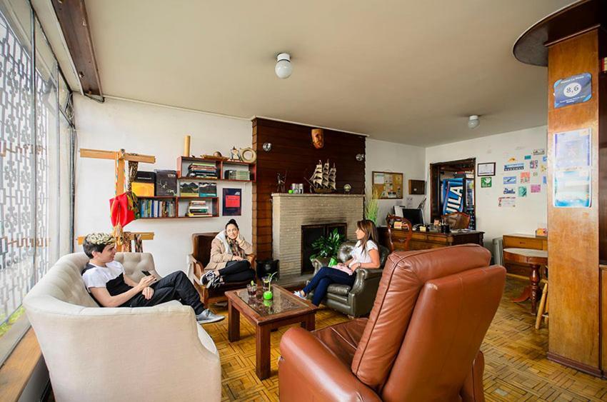 Hostal La Pinta Bogotá Exteriör bild
