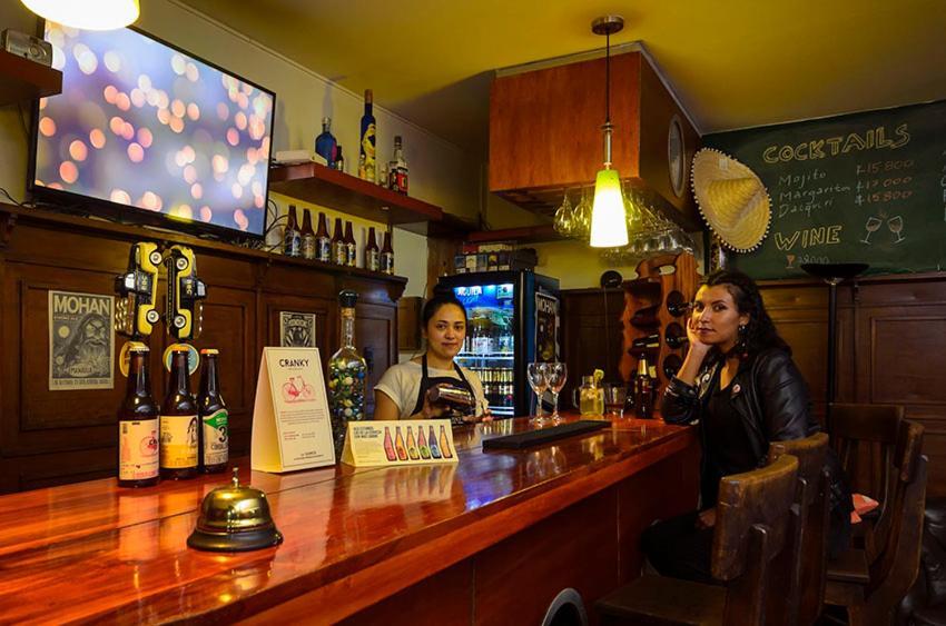 Hostal La Pinta Bogotá Exteriör bild