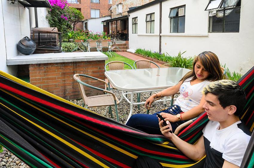 Hostal La Pinta Bogotá Exteriör bild