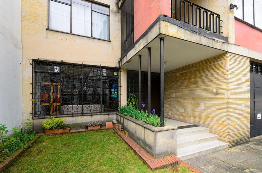 Hostal La Pinta Bogotá Exteriör bild