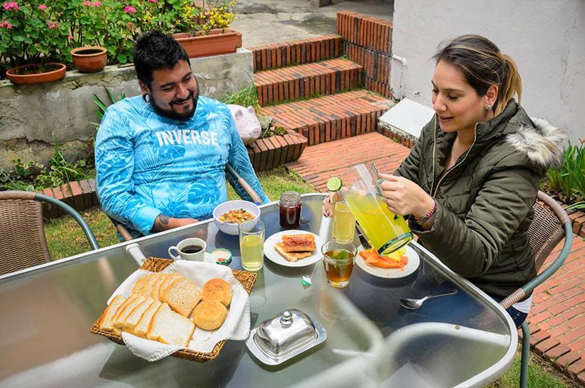 Hostal La Pinta Bogotá Exteriör bild