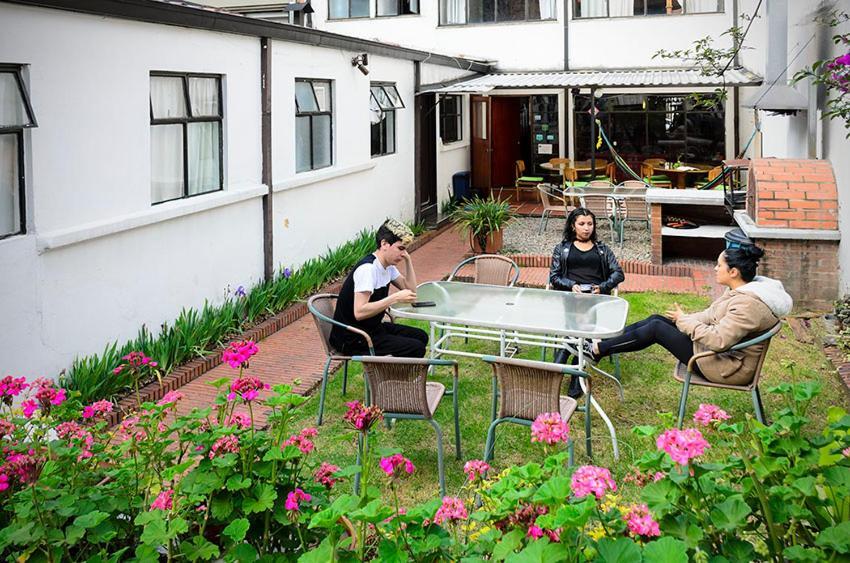 Hostal La Pinta Bogotá Exteriör bild