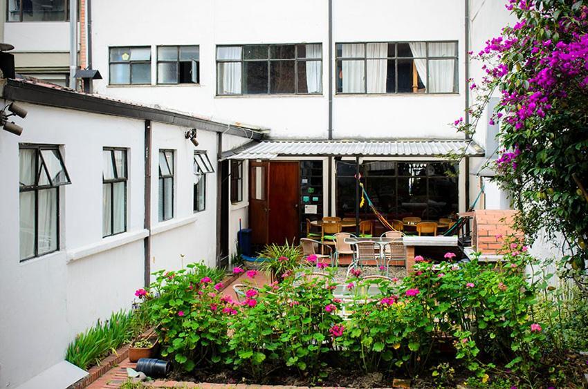 Hostal La Pinta Bogotá Exteriör bild
