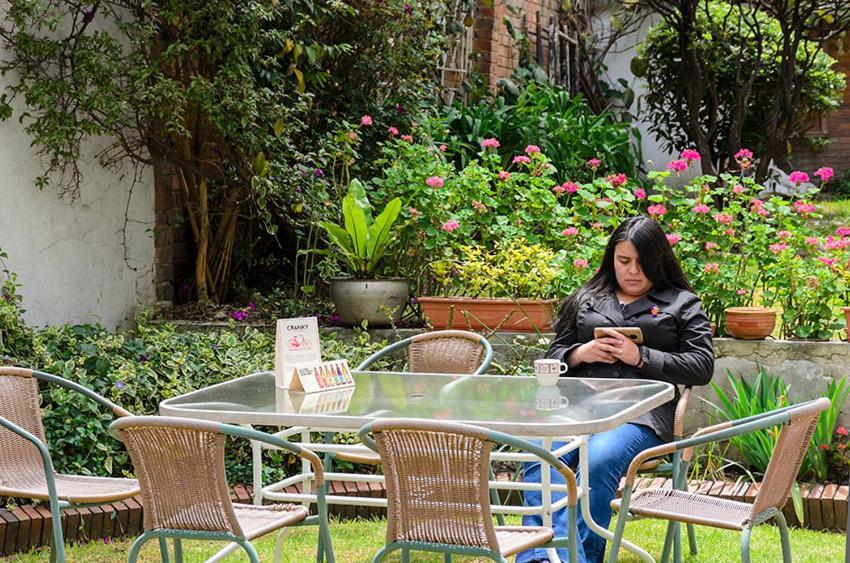 Hostal La Pinta Bogotá Exteriör bild