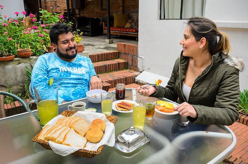 Hostal La Pinta Bogotá Exteriör bild